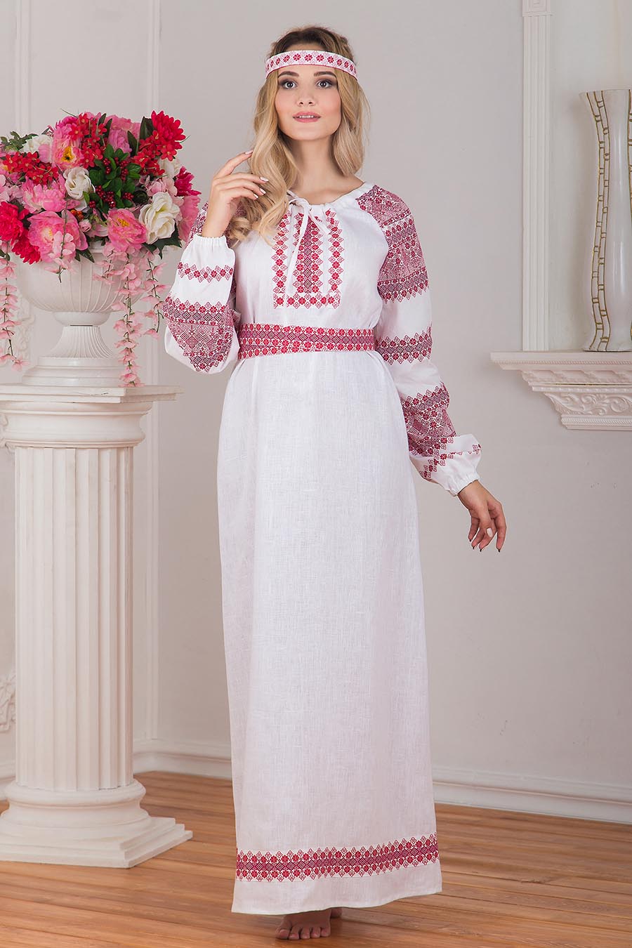 Women in Slavic costumes in Chandigarh