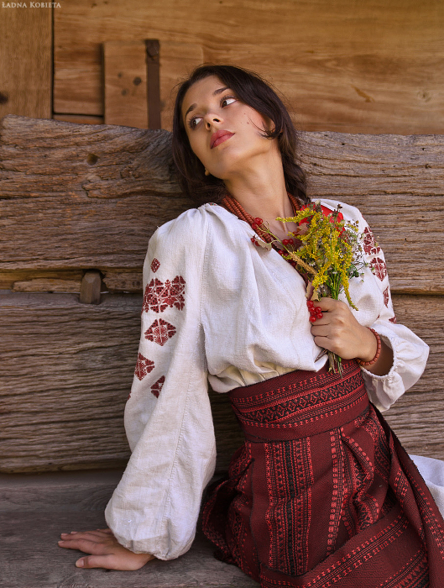 Girls in Slavic costumes in Chandigarh