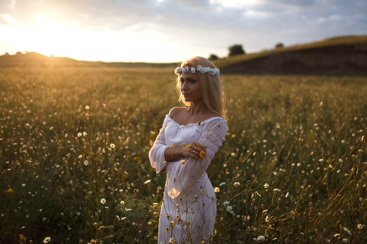 Girls in Slavic costumes in Chandigarh