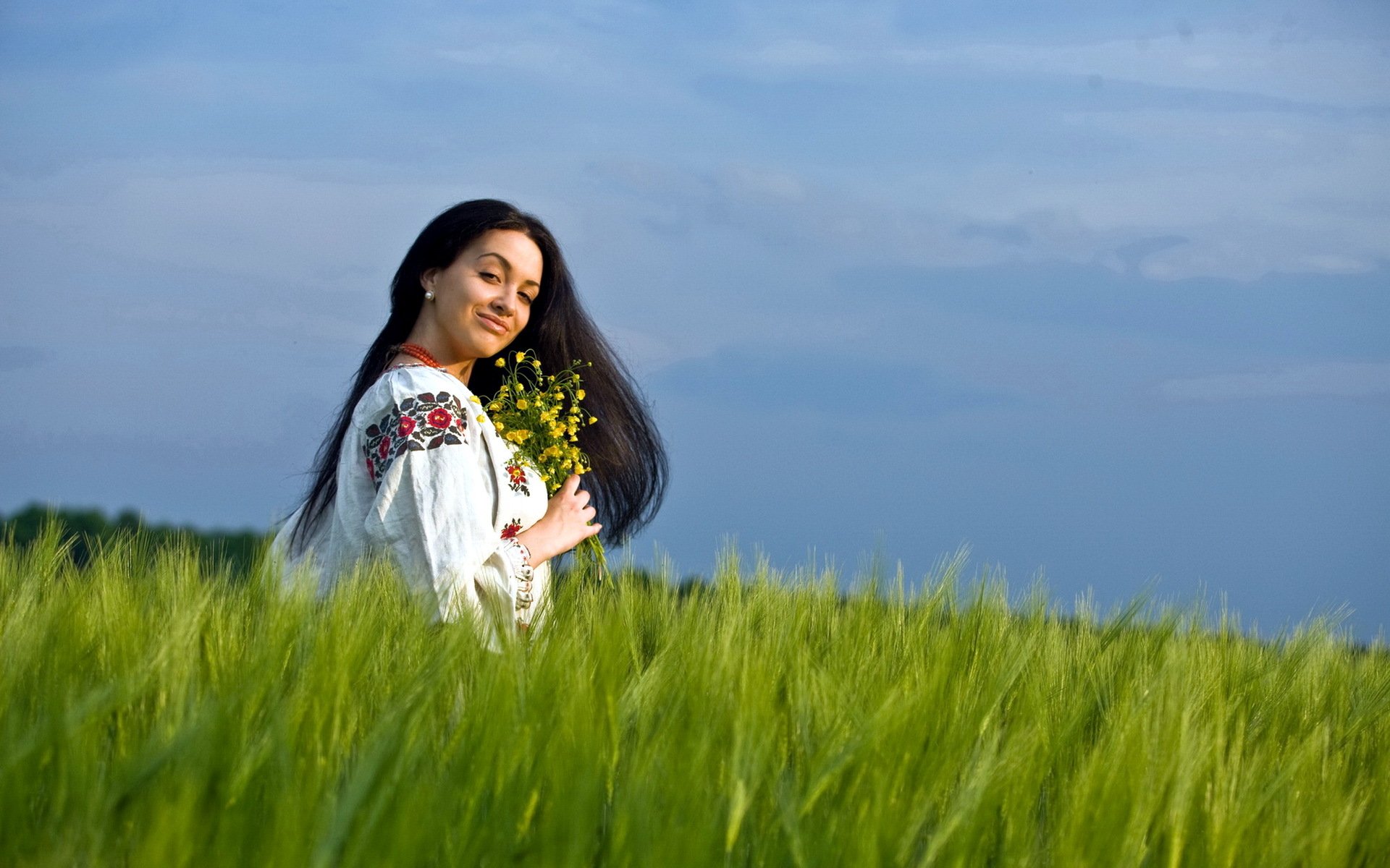 Girls in Slavic costumes in Chandigarh
