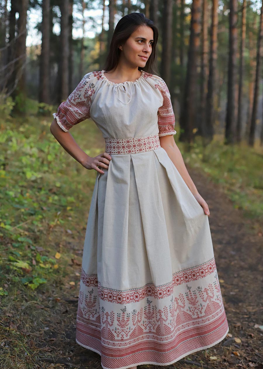 Girls in Slavic costumes in Chandigarh